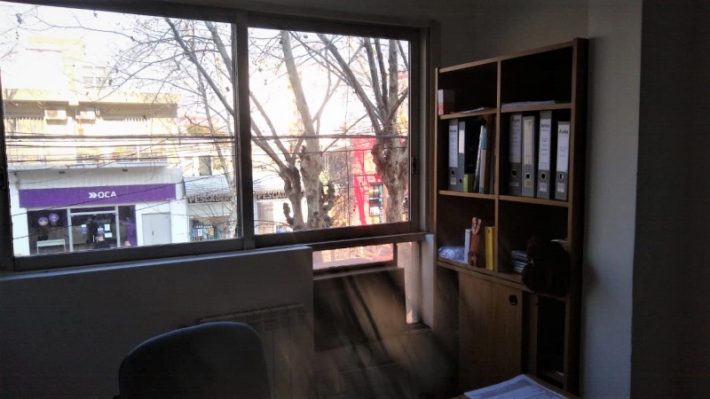 OFICINAS 140 M2. C/ MODULOS- RECEPCION- BAÑOS