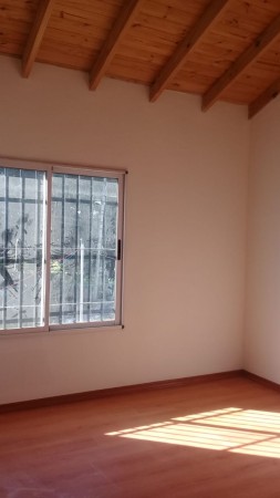 DUPLEX 3 AMB. CON COCHERA Y FONDO LIBRE