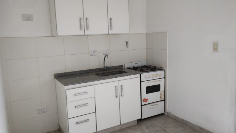 DUPLEX 3 AMB. CON COCHERA Y FONDO LIBRE