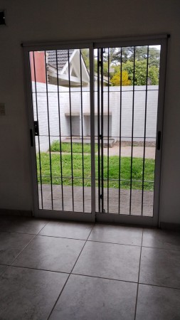 DUPLEX 3 AMB. CON COCHERA Y FONDO LIBRE