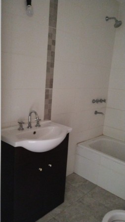 DUPLEX 3 AMB. CON COCHERA Y FONDO LIBRE