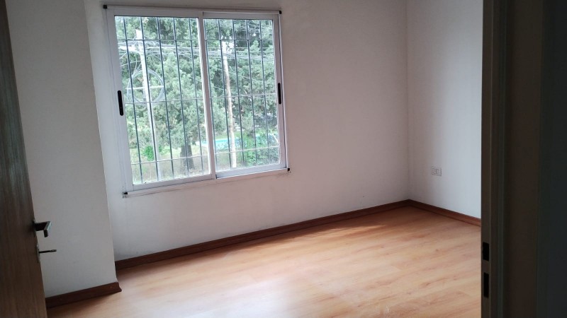 DUPLEX 3 AMB. CON COCHERA Y FONDO LIBRE