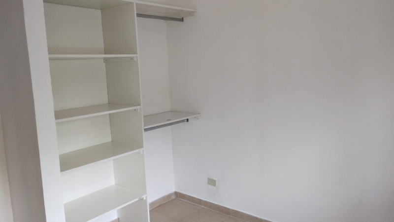 DEPARTAMENTO DE 2 AMBIENTES C/ BALCON Y COCHERA