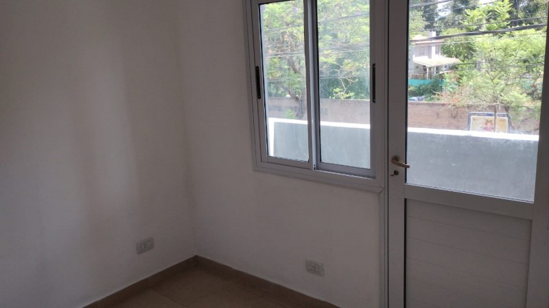DEPARTAMENTO DE 2 AMBIENTES C/ BALCON Y COCHERA