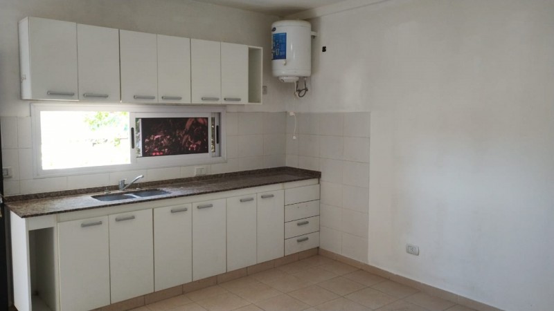 DEPARTAMENTO DE 2 AMBIENTES C/ BALCON Y COCHERA