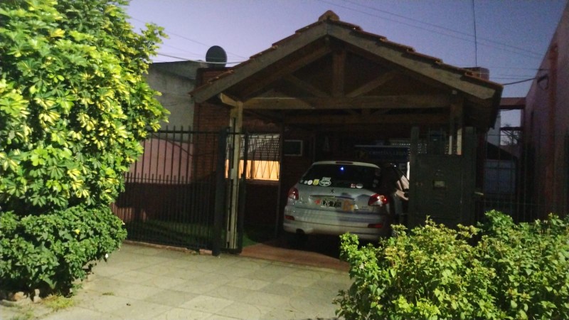 CASA  3 AMB. ENTRADA AUTO/ QUINCHO Y JARDIN