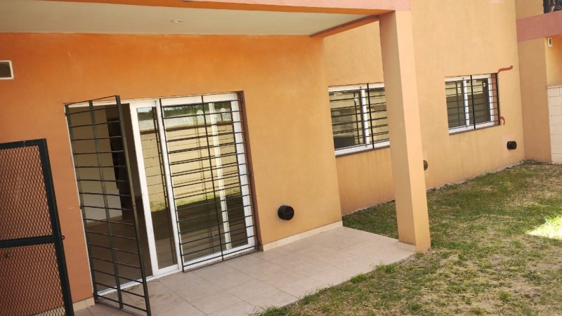 DEPARTAMENTO   3 AMB.  PLANTA BAJA C/JARDIN Y COCHERA (COMPLEJO CERRADO)