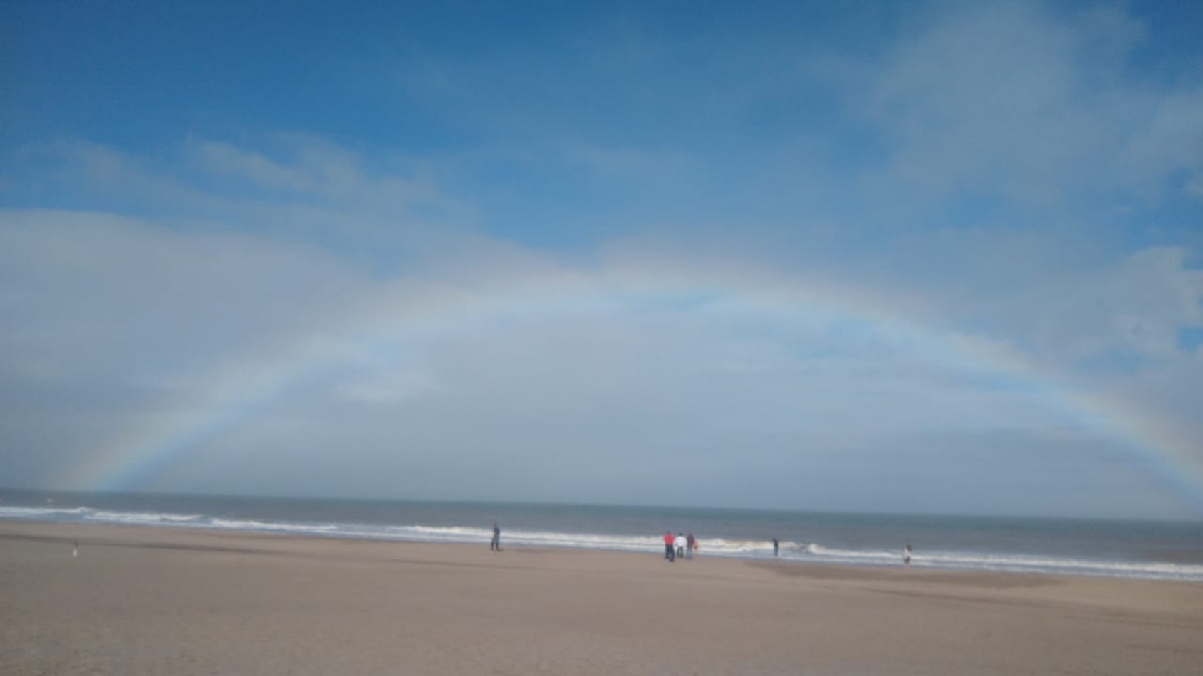 VILLA GESELL (COSTA ATLANTICA) CHALET 4 AMB. AMOBLADO + DEPTO. 2 AMB. A 500 M. DE PLAYA