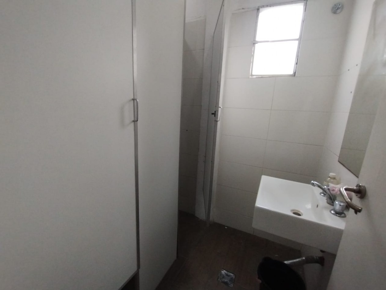 PREDIO UNICO!!!  (SAN MIGUEL CTRO.) LOCAL  451 M2. CON DEPOSITO PLANTA ALTA  250 M2.