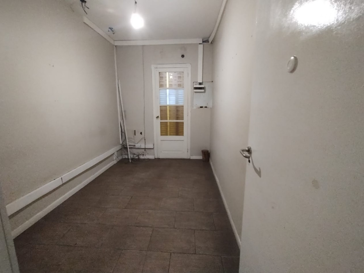 PREDIO UNICO!!!  (SAN MIGUEL CTRO.) LOCAL  451 M2. CON DEPOSITO PLANTA ALTA  250 M2.