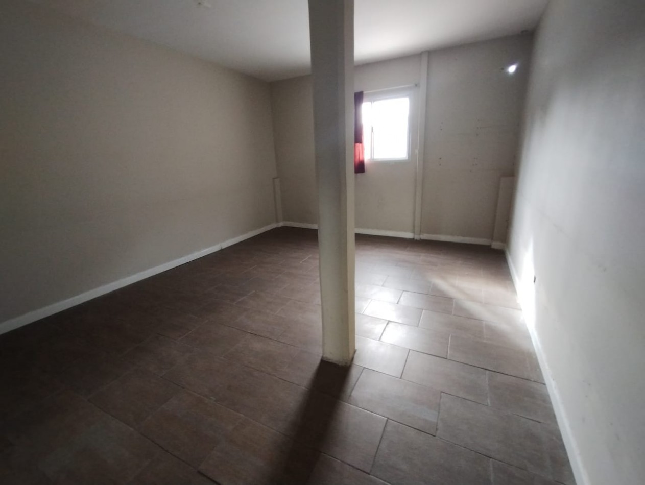 PREDIO UNICO!!!  (SAN MIGUEL CTRO.) LOCAL  451 M2. CON DEPOSITO PLANTA ALTA  250 M2.