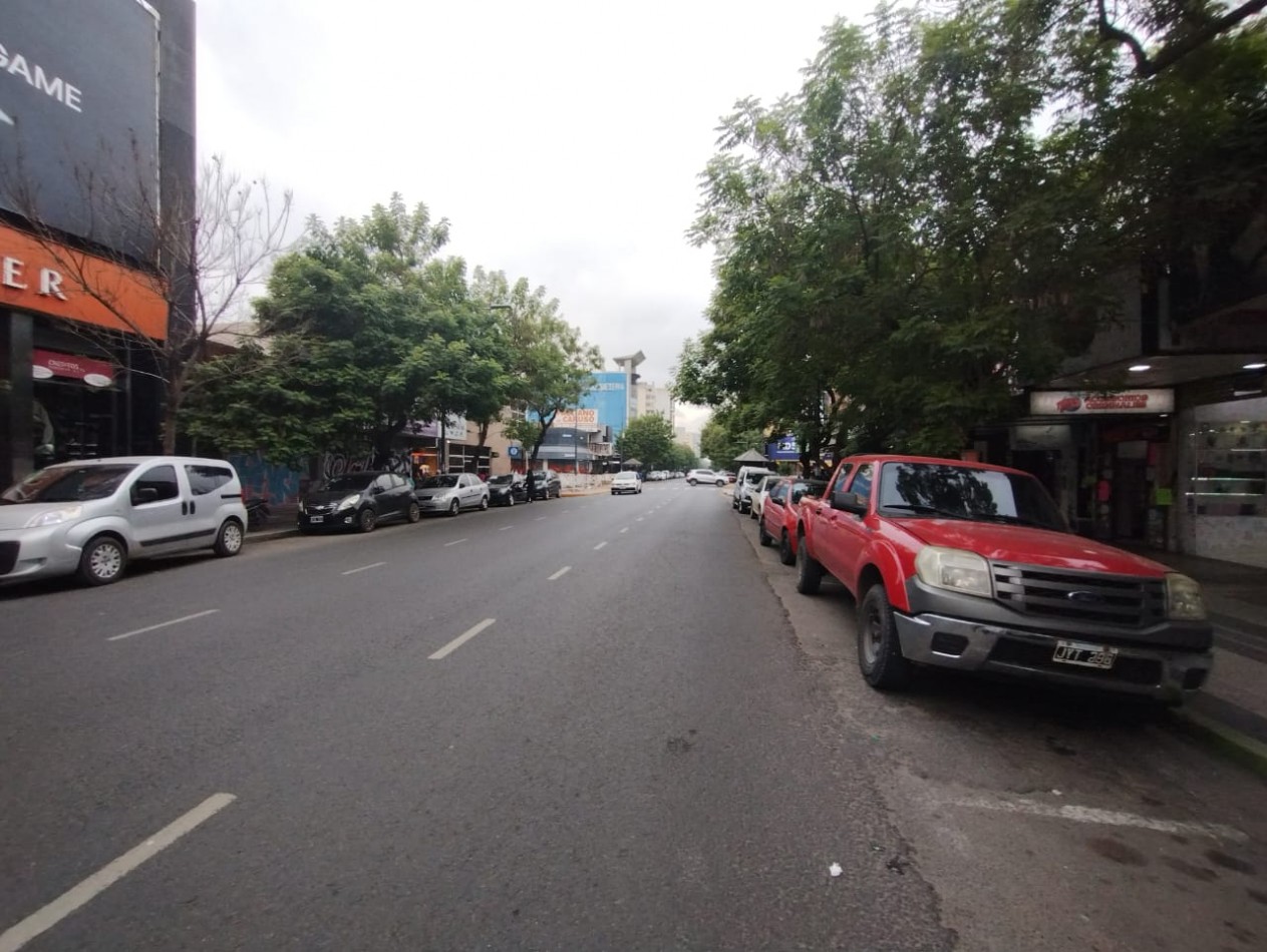 PREDIO UNICO!!!  (SAN MIGUEL CTRO.) LOCAL  451 M2. CON DEPOSITO PLANTA ALTA  250 M2.