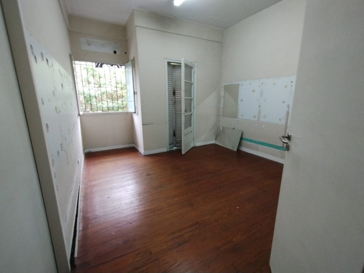 PREDIO UNICO!!!  (SAN MIGUEL CTRO.) LOCAL  451 M2. CON DEPOSITO PLANTA ALTA  250 M2.
