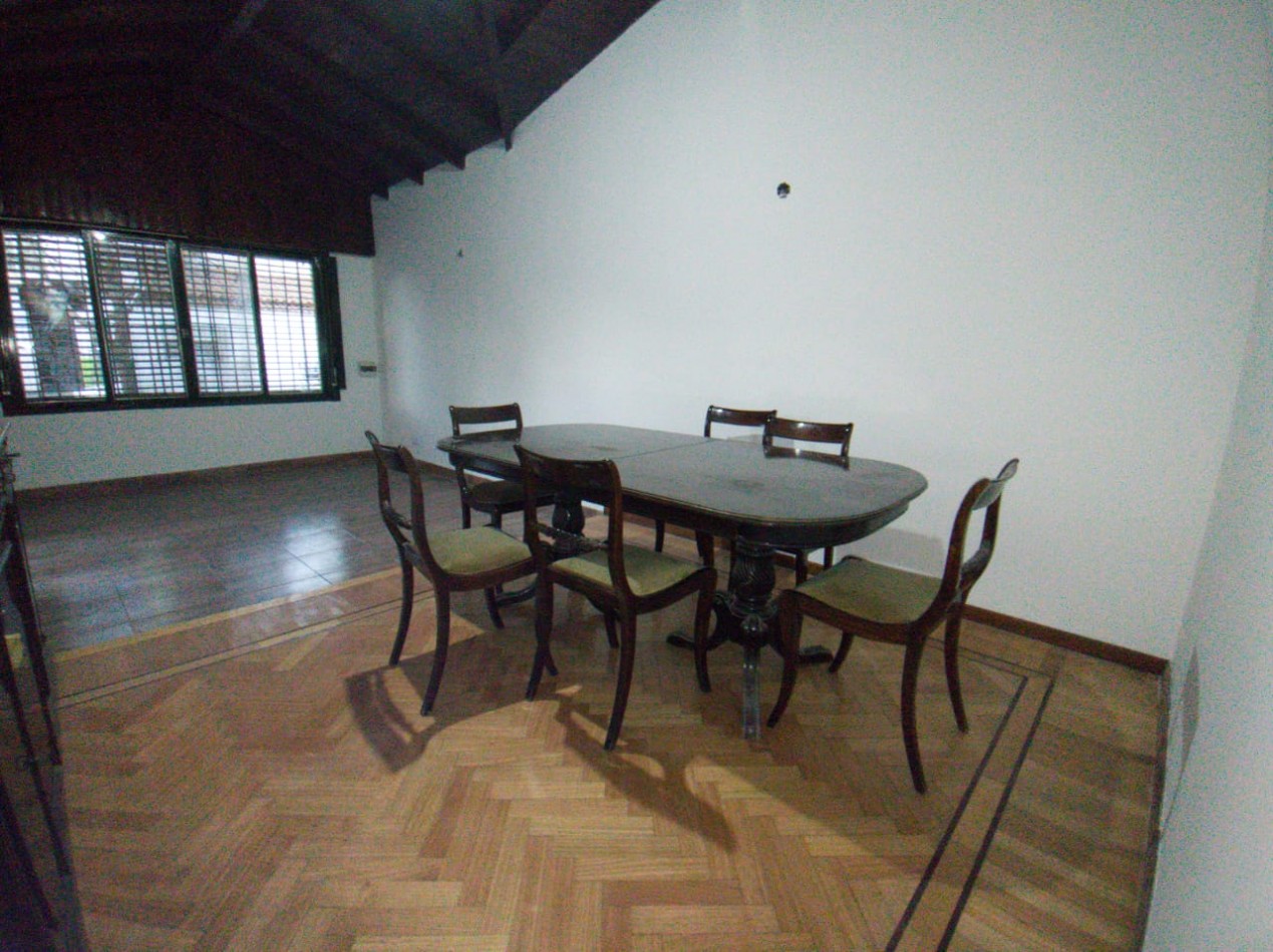 CHALET 3 AMB. GARAGE  2 VEHICULOS/ PATIO