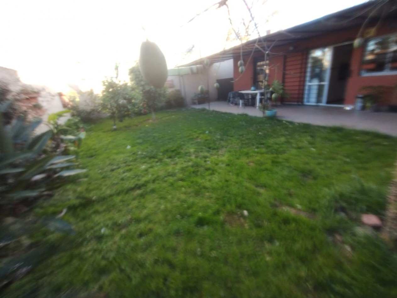 CASA 4 AMB.  JARDIN Y COCHERA   ( DON TORCUATO)