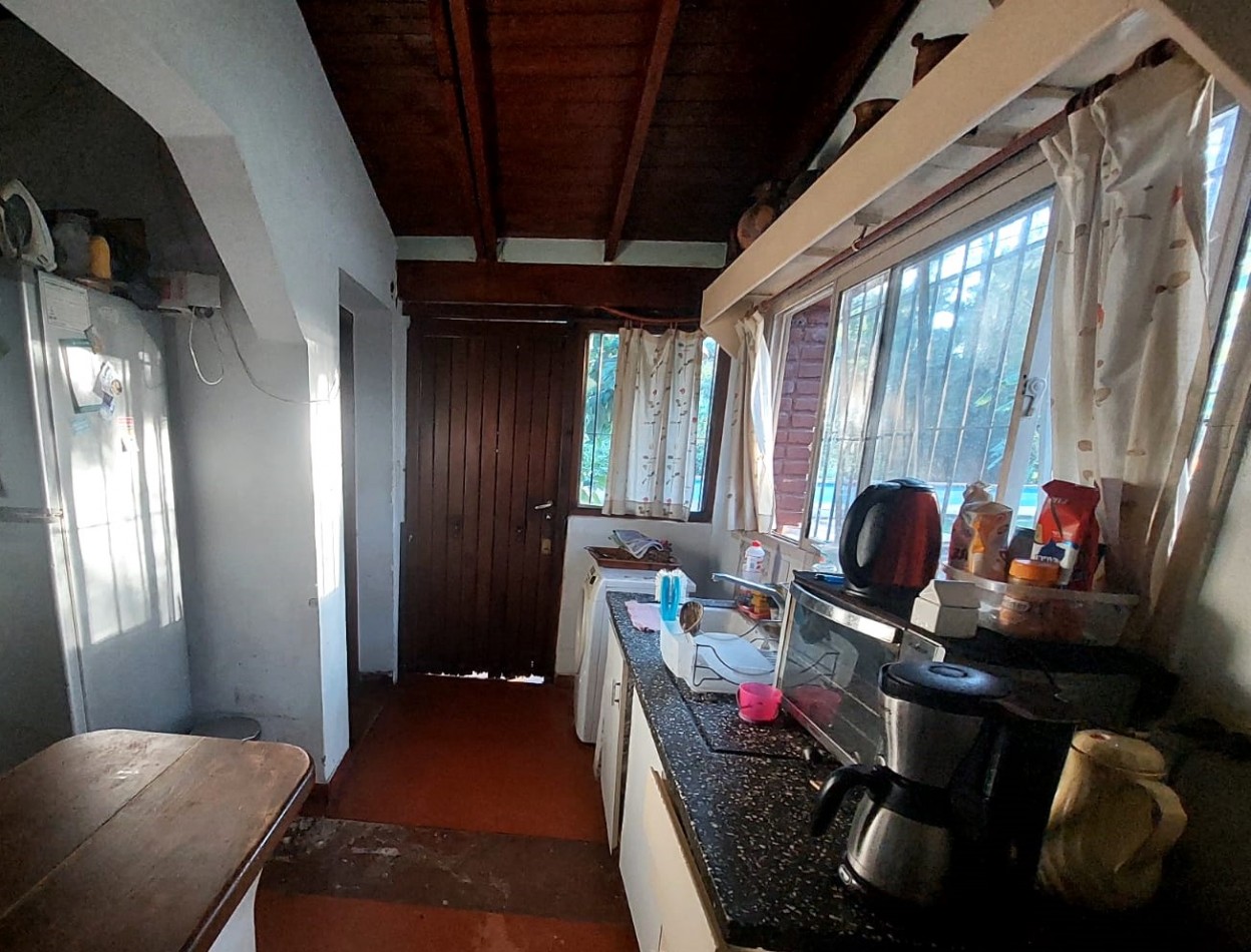 CASA 3 AMB. C/ GRAN PISCINA Y PARQUE DE 2200 M2.