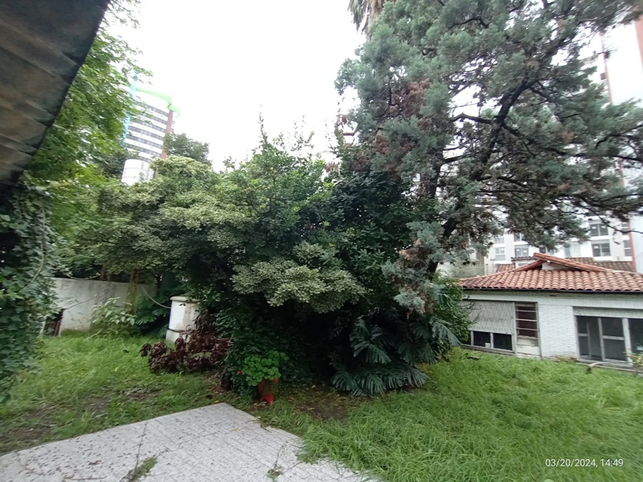 CHALET 4 AMB. C/ COCHERA/ QUINCHO Y PARQUE (CTRO. SAN MIGUEL)