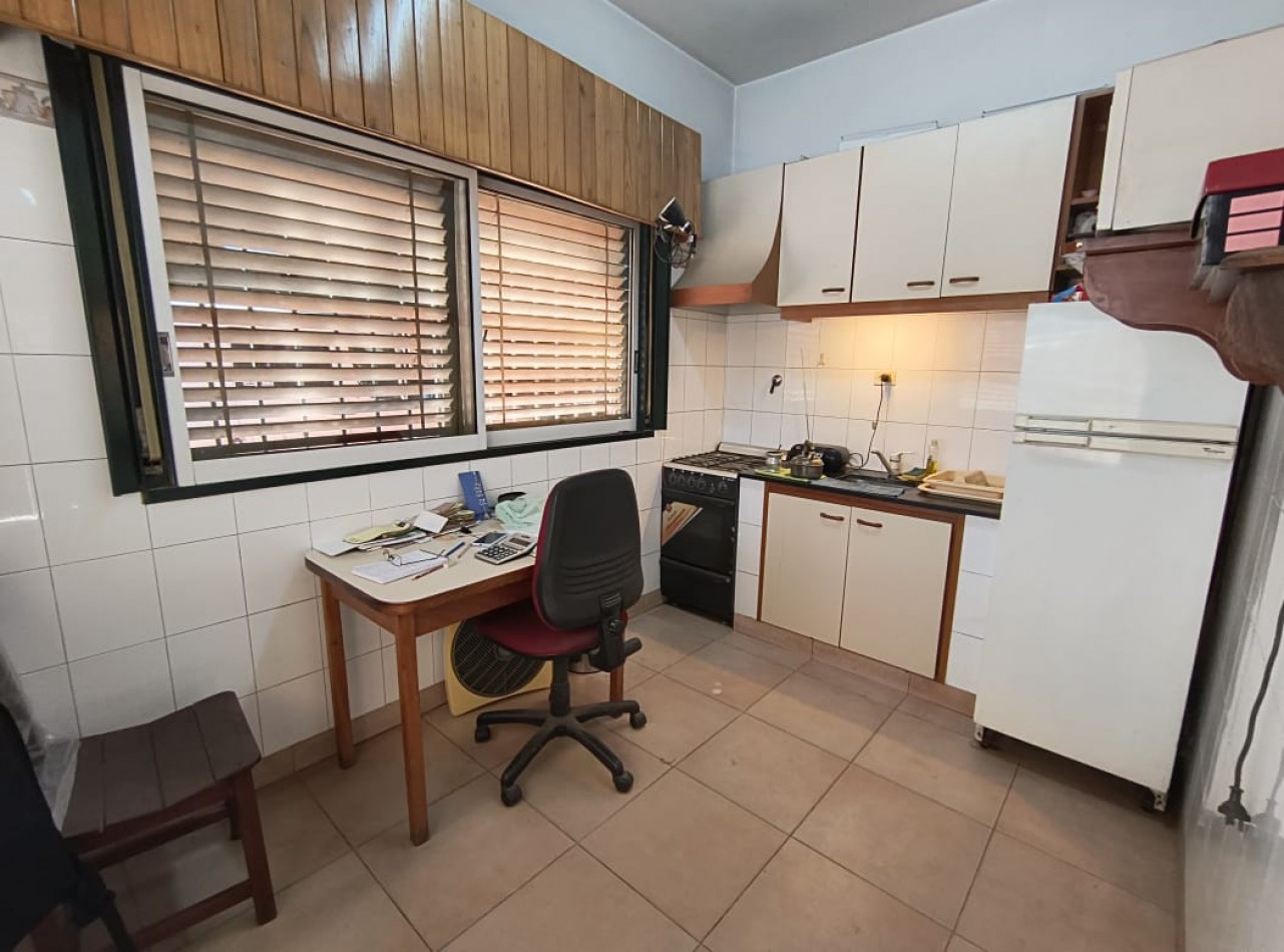 EXCLUSIVO PREDIO SOBRE RUTA 8- LOTE ESQUINA 1.800 M2. GALPON 570 M2. UNICO!!!