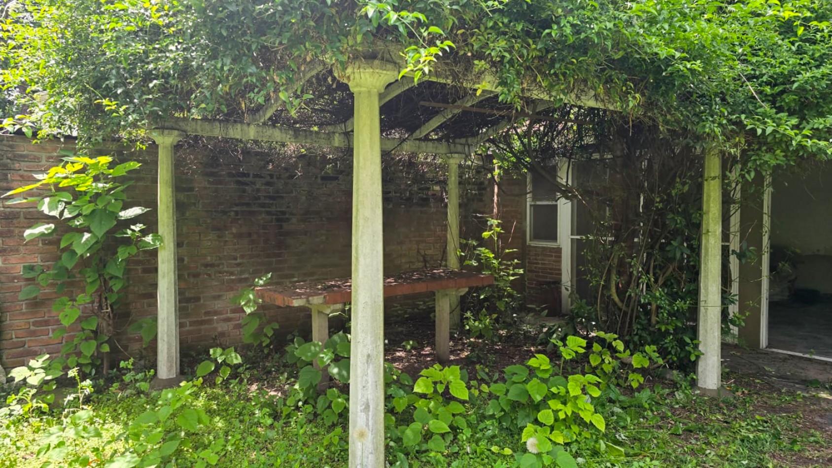 CHALET 4 AMB. C/ QUINCHO Y PARQUE