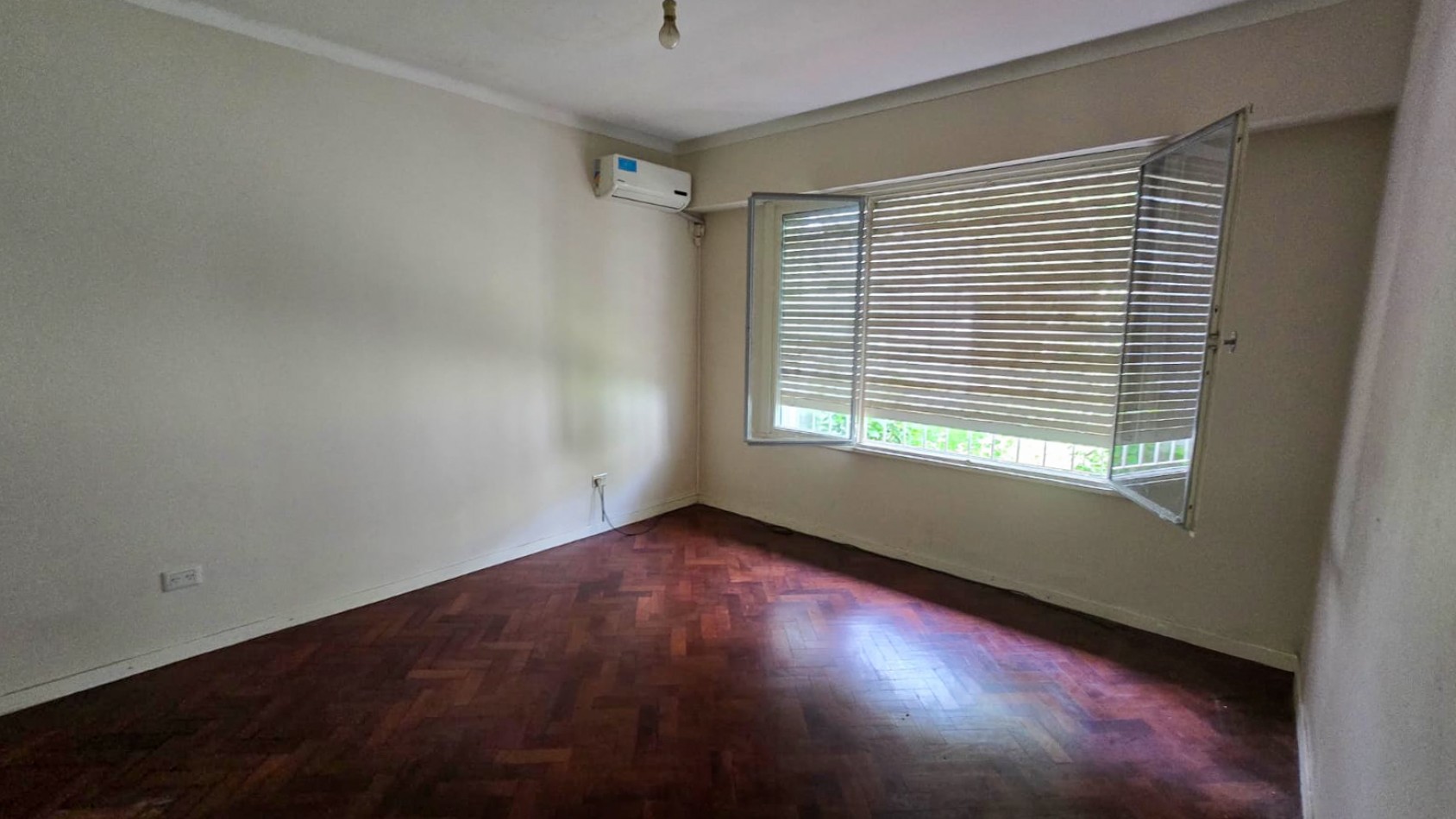 CHALET 4 AMB. C/ QUINCHO Y PARQUE