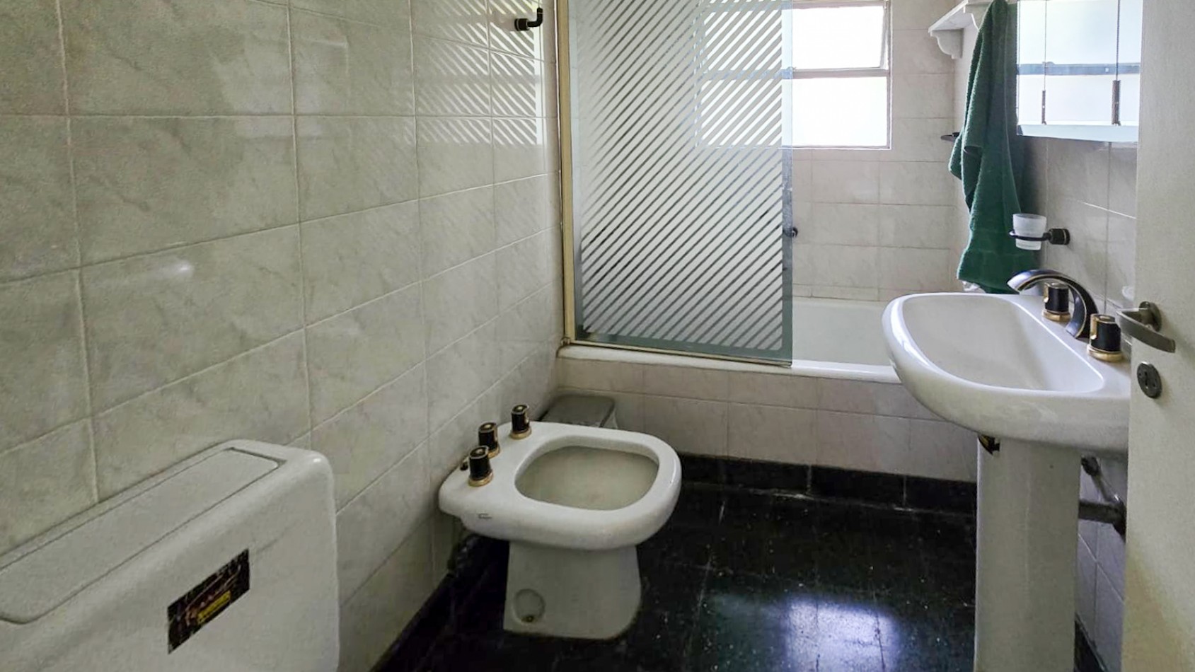 CHALET 4 AMB. C/ QUINCHO Y PARQUE
