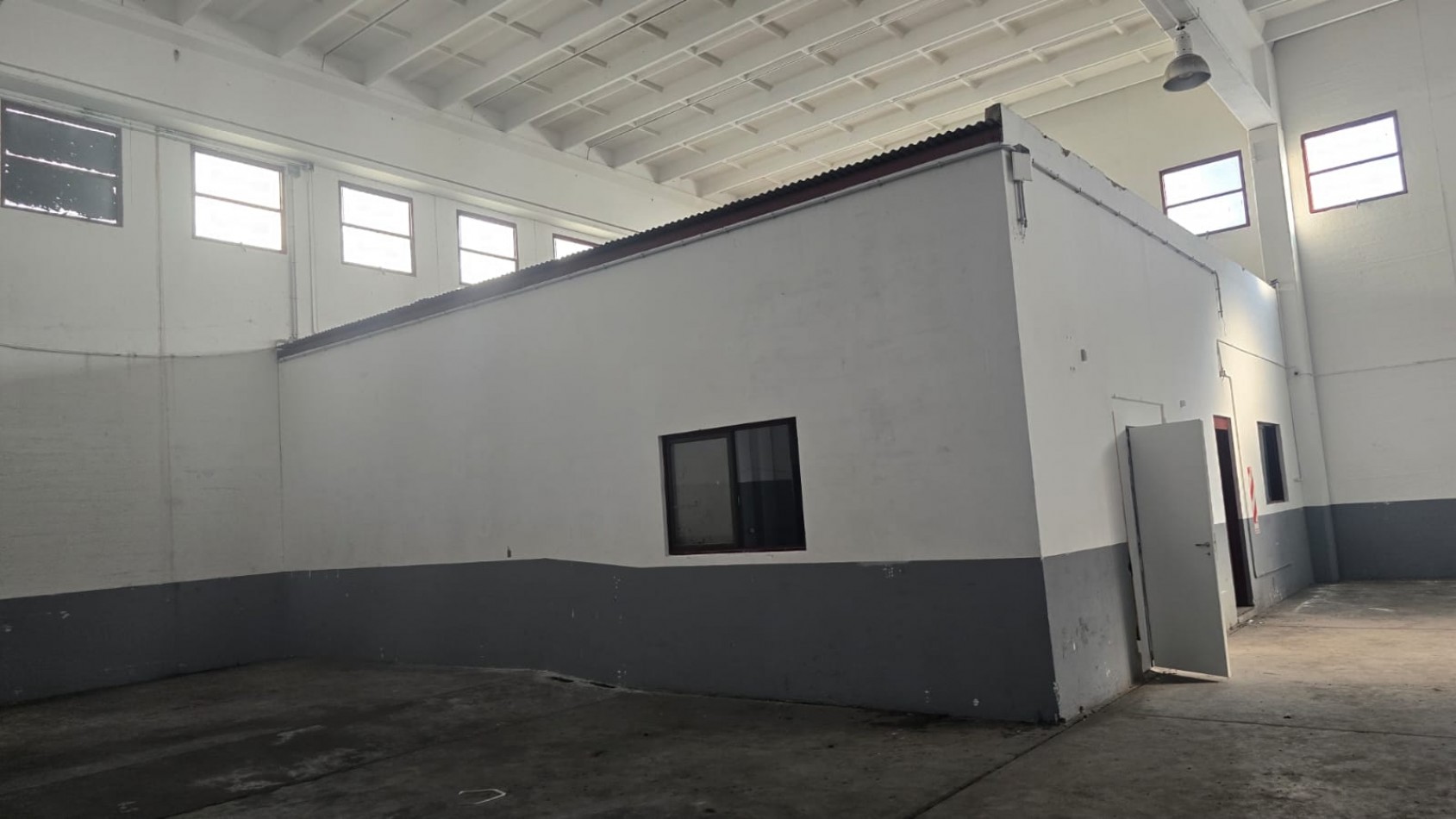 GALPON 2500 M2 