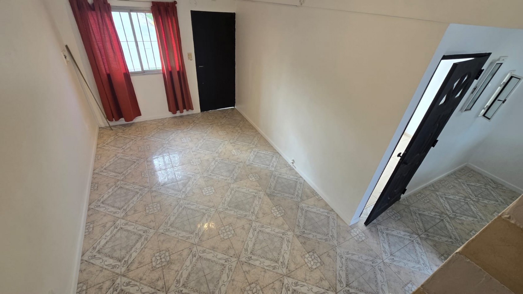 DUPLEX 3 AMB. AMPLIO C/ PATIO Y GARAGE