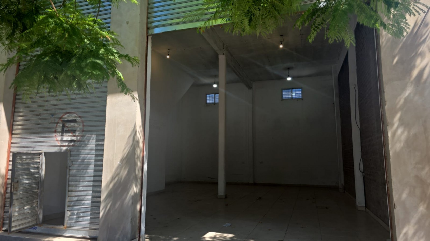 LOCAL 100M2