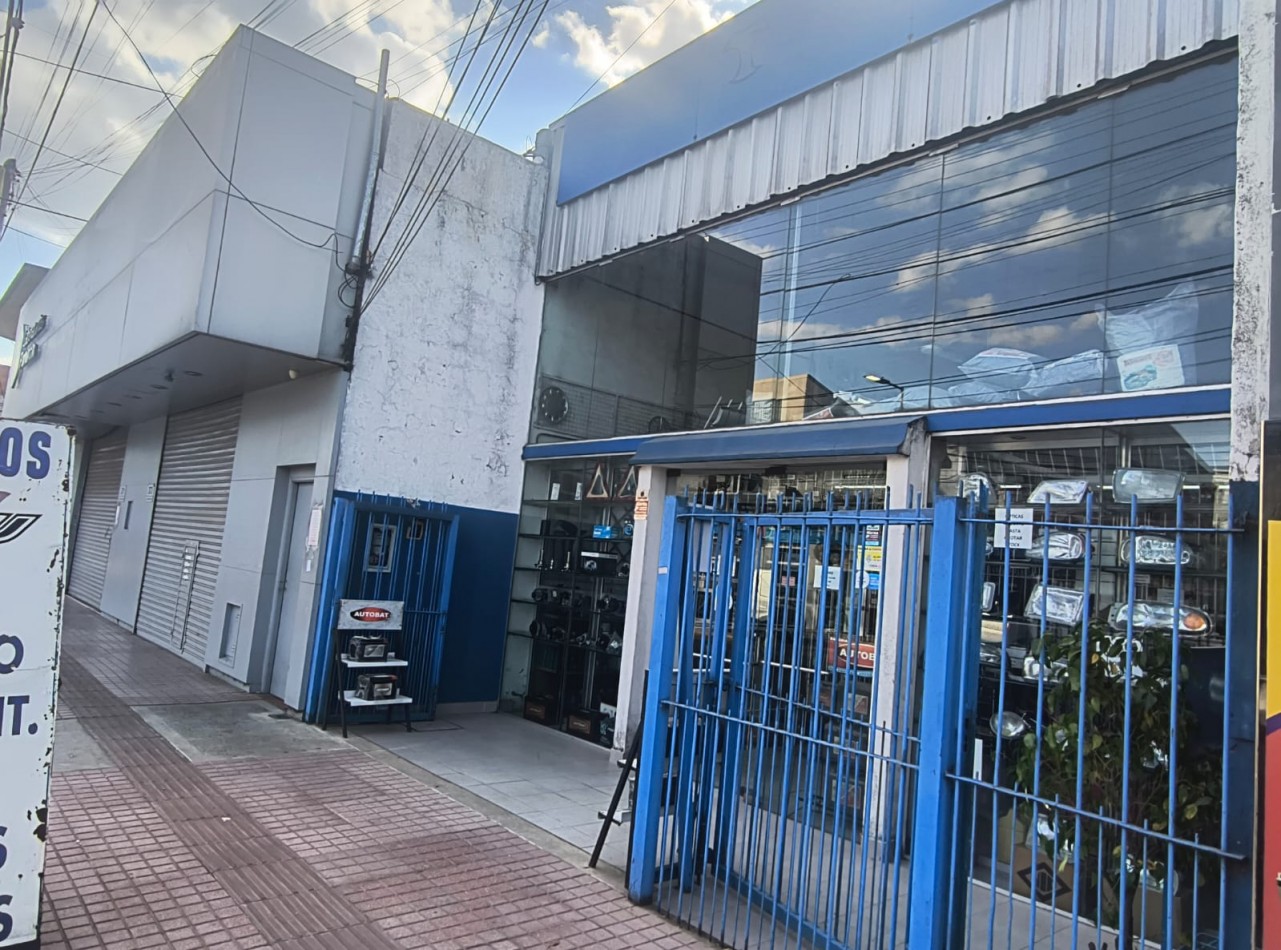 LOCAL 156 M2 C/ ENTREPISO Y DEPOSITO