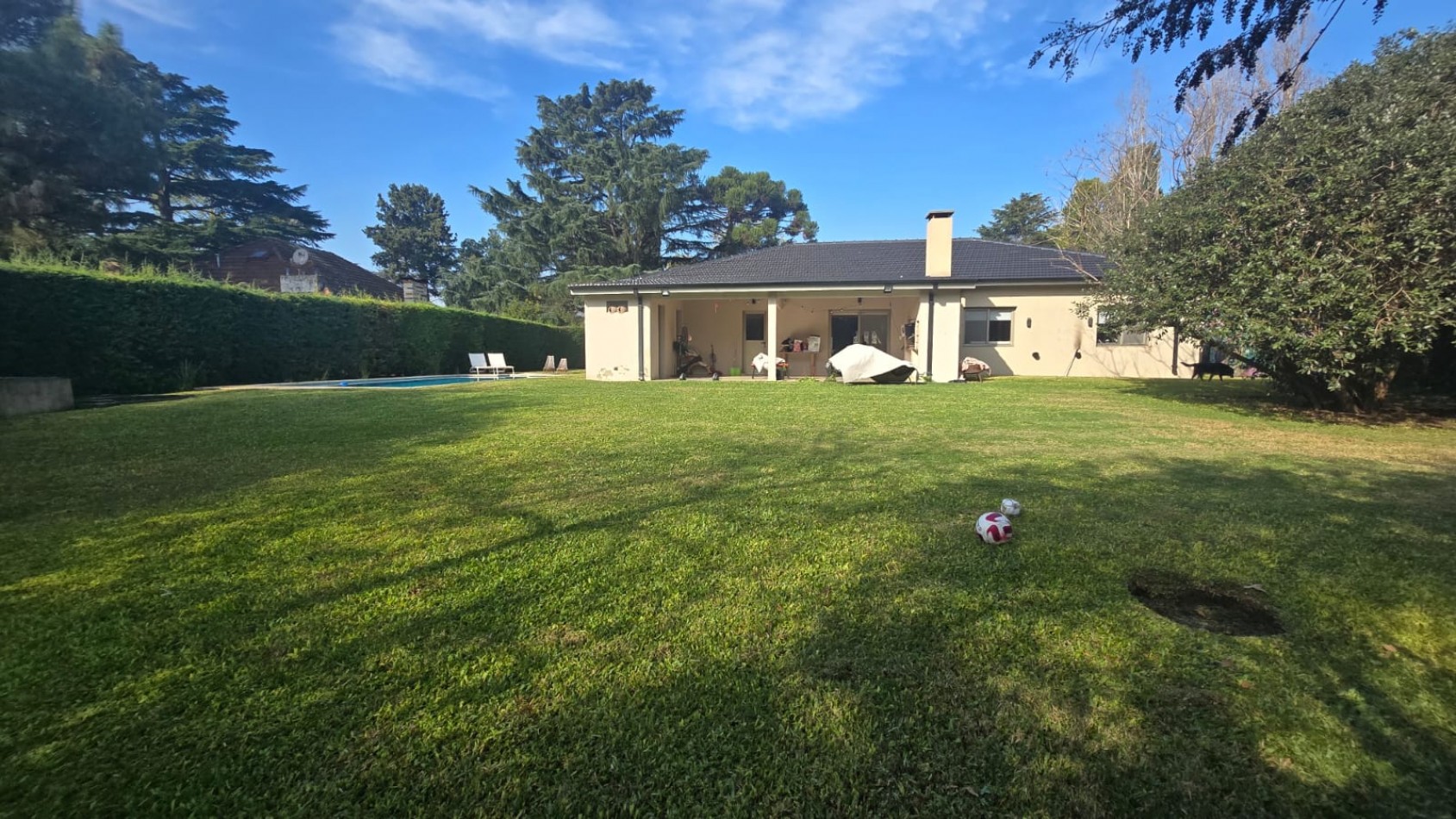 CASA 4 AMB. C/ PISCINA PARQUE QUINCHO Y ENTRADA AUTOS, BARRIO CERRADO 