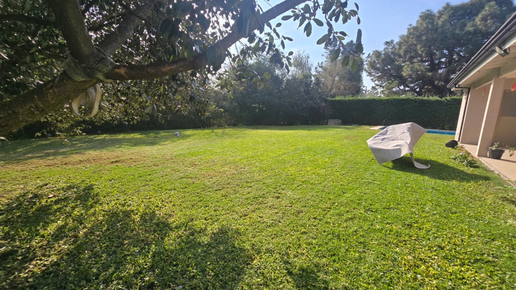 CASA 4 AMB. C/ PISCINA PARQUE QUINCHO Y ENTRADA AUTOS, BARRIO CERRADO 