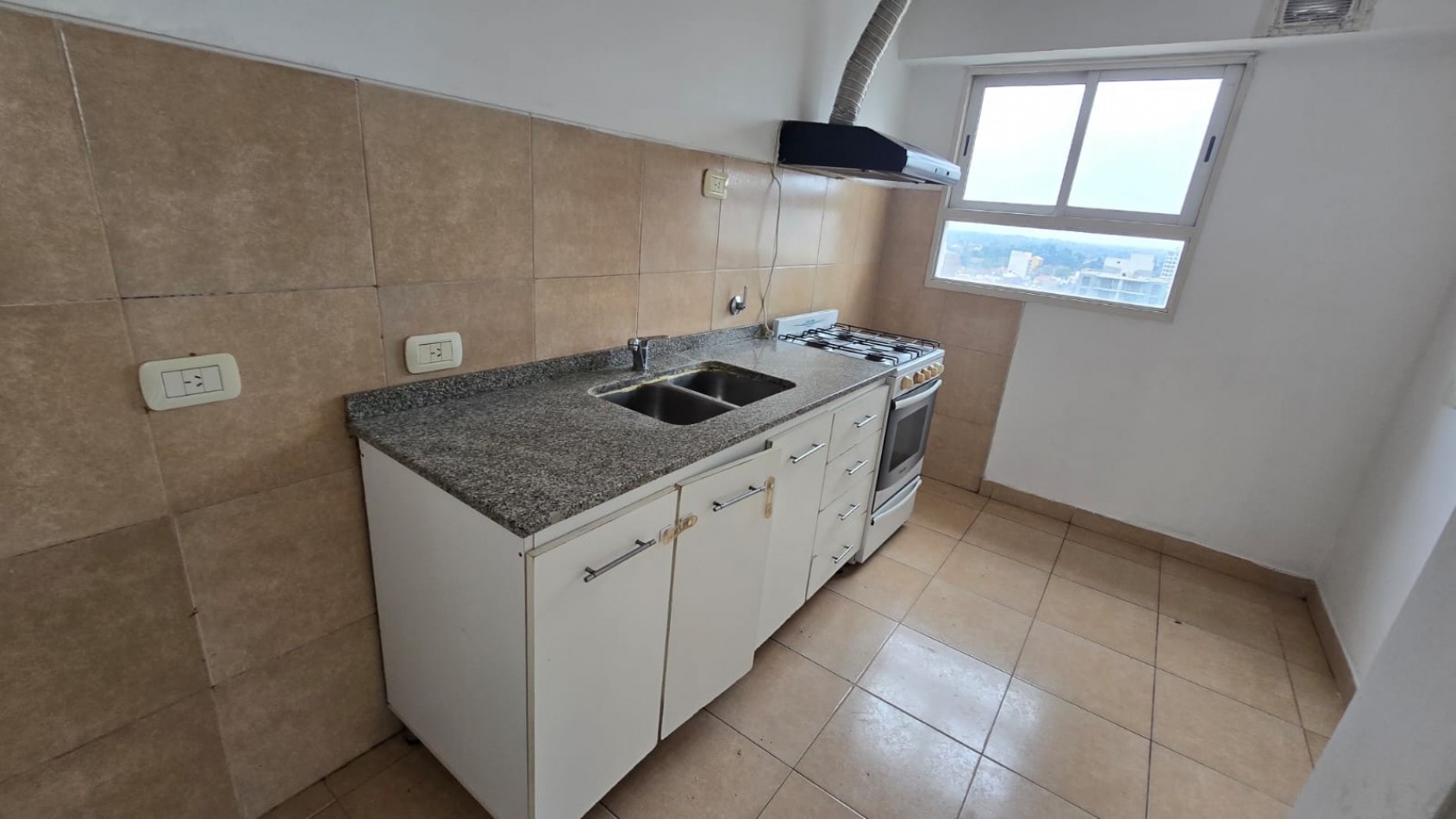 DPTO 4 AMB. C/ COCHERA Y BALCON