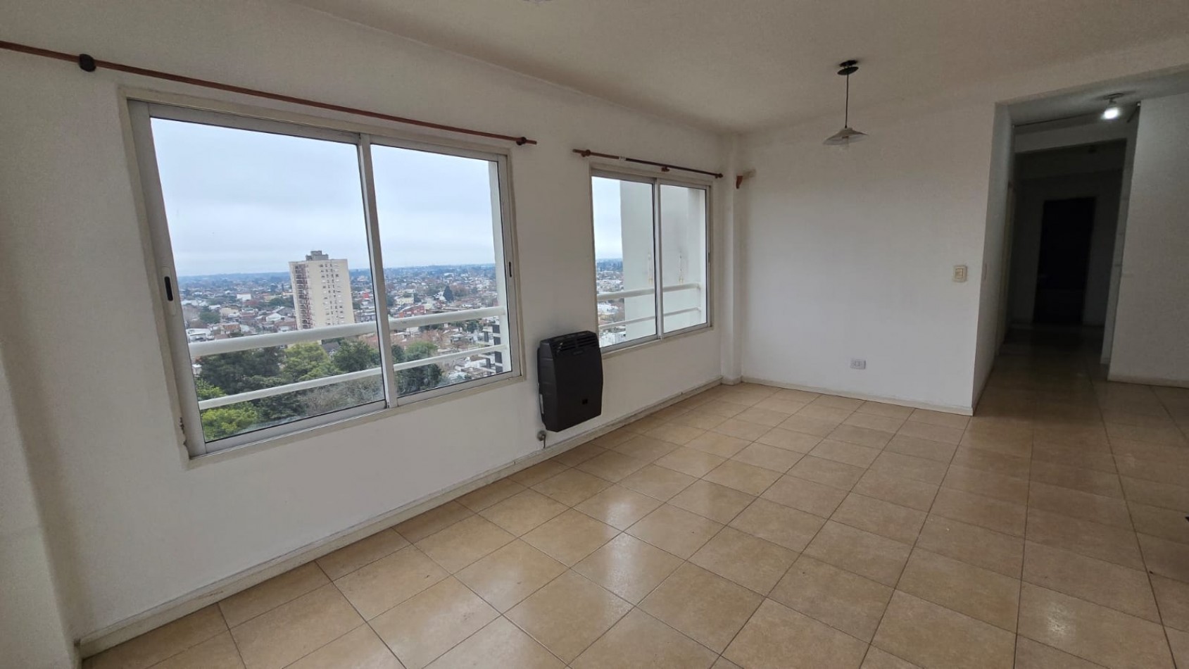 DPTO 4 AMB. C/ COCHERA Y BALCON