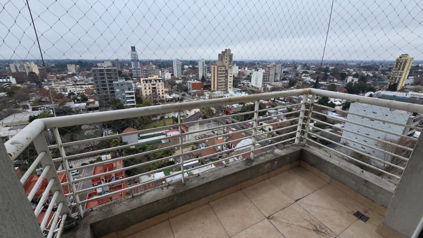 DPTO 4 AMB. C/ COCHERA Y BALCON