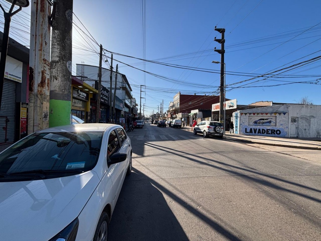 LOCAL 156 M2 C/ ENTREPISO Y DEPOSITO