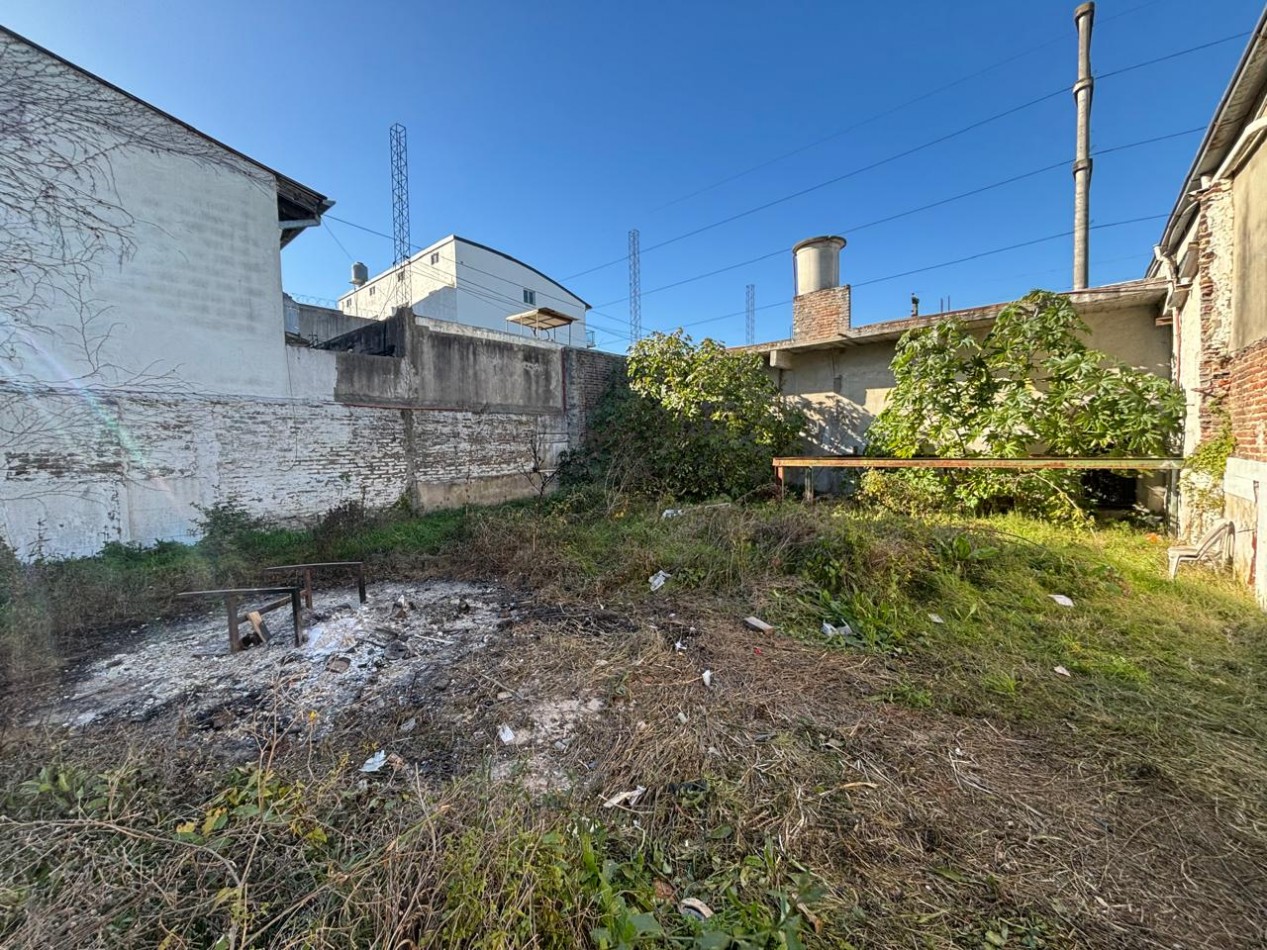LOCAL 156 M2 C/ ENTREPISO Y DEPOSITO