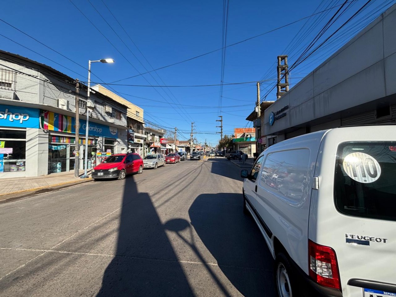 LOCAL 156 M2 C/ ENTREPISO Y DEPOSITO
