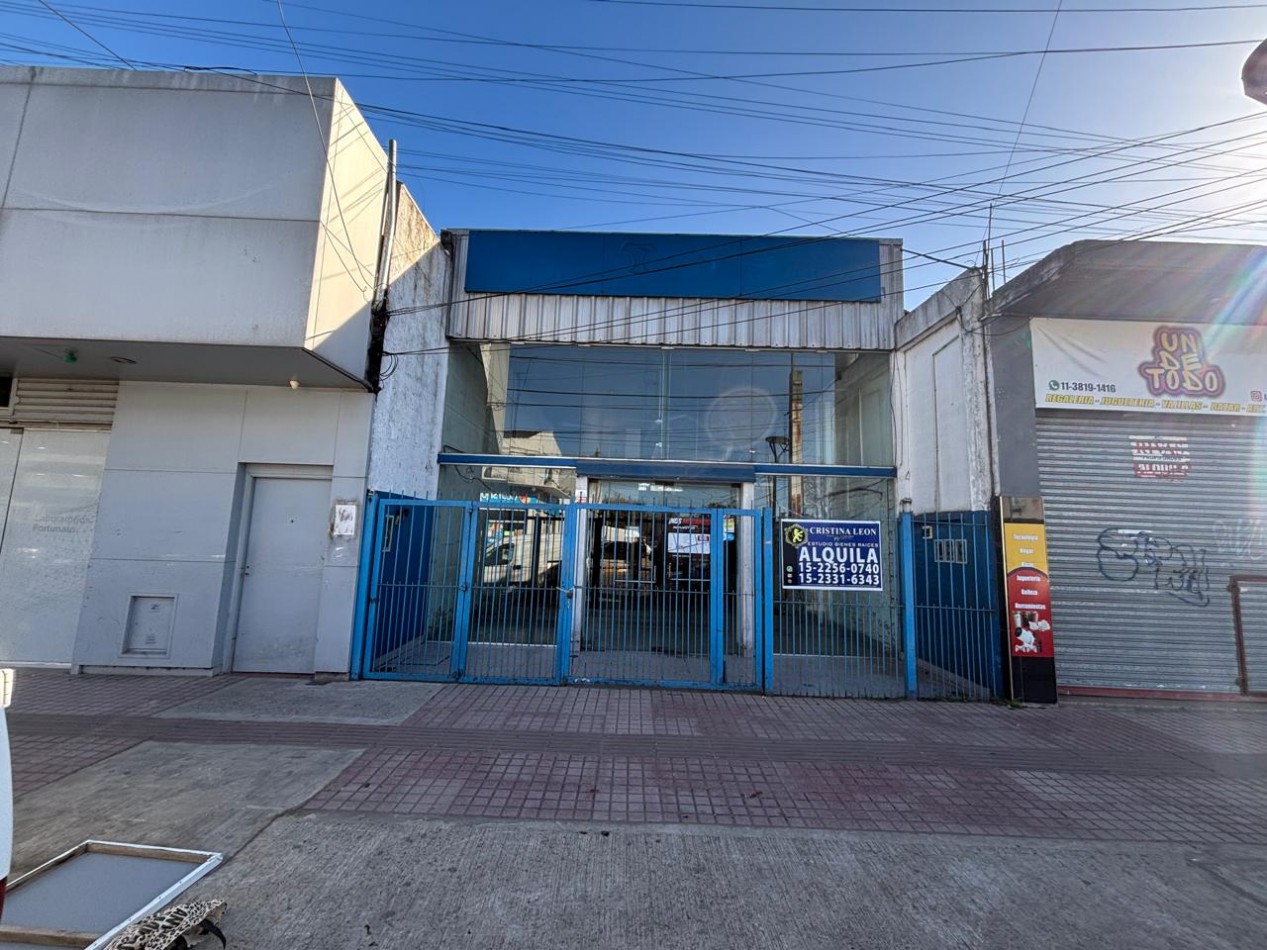 LOCAL 156 M2 C/ ENTREPISO Y DEPOSITO