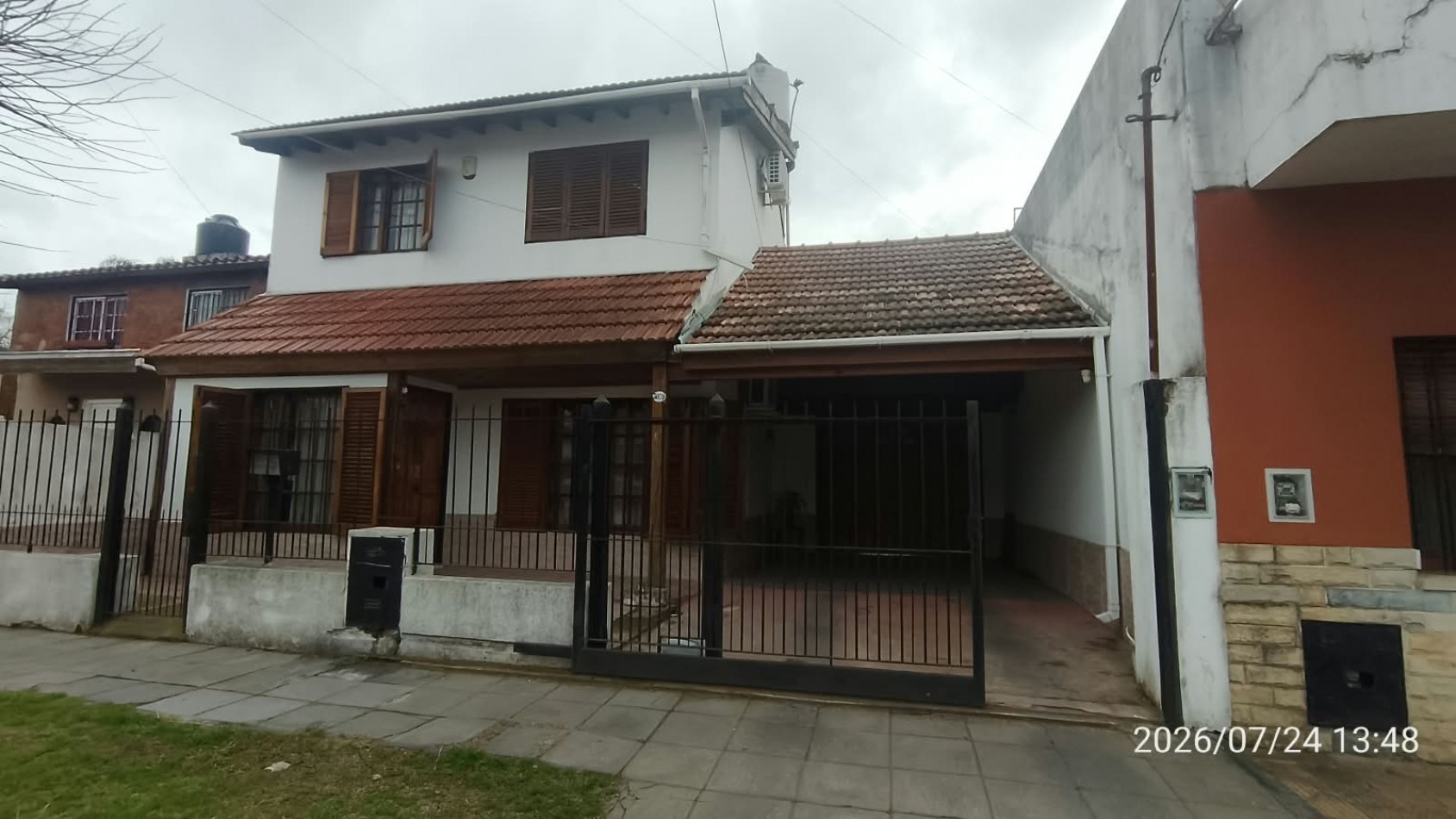CASA 4 AMB. C/ ENTRADA AUTOS