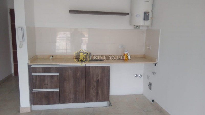 IMPECABLE  MONOAMBIENTE C/ BALCON (EDIFICIO IMPERIO) PISCINA/SUM