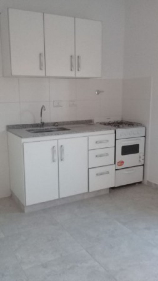 DUPLEX 3 AMB. C/FONDO LIBRE Y ENTRADA DE AUTO