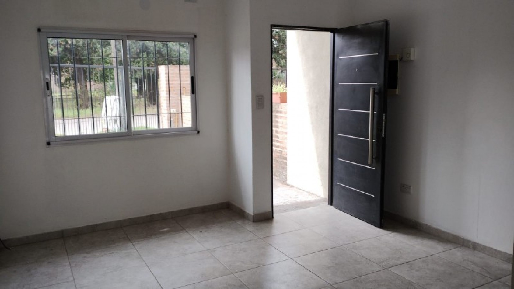 DUPLEX 3 AMB. C/FONDO LIBRE Y ENTRADA DE AUTO