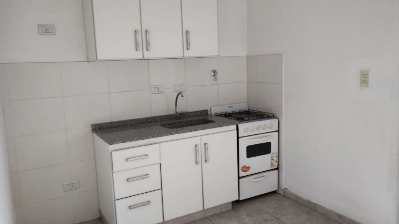DUPLEX 3 AMB. C/FONDO LIBRE Y ENTRADA DE AUTO