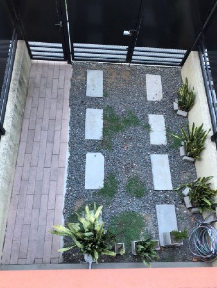 DUPLEX DE 3 AMB. PATIO/BALCON/COCHERA/QUINCHO Y PISCINA