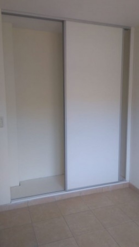 DEPARTAMENTO   3 AMB.  PLANTA BAJA C/JARDIN Y COCHERA (COMPLEJO CERRADO)