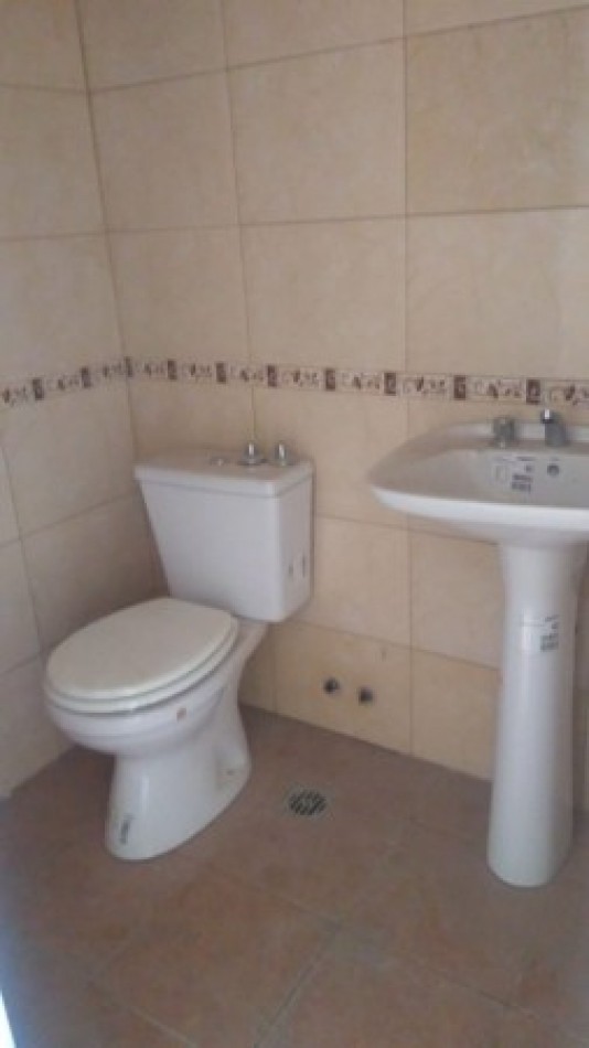 DEPARTAMENTO   3 AMB.  PLANTA BAJA C/JARDIN Y COCHERA (COMPLEJO CERRADO)