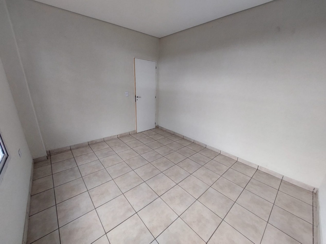 DEPARTAMENTO  2 AMB. C/ ENTRADA DE AUTO