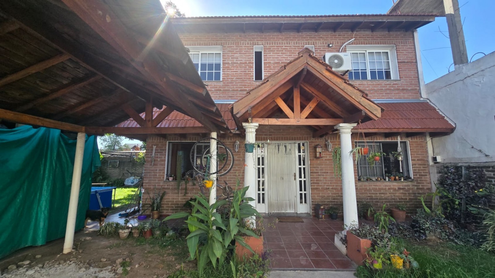 CASA 4 AMB. GARAGE Y DOS LOCALES