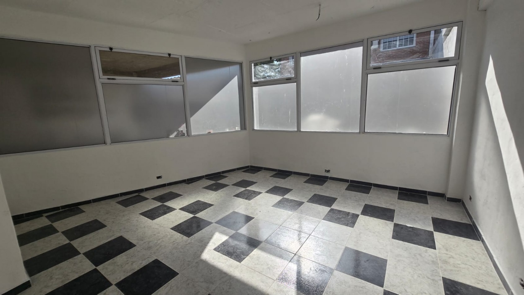 LOCAL 70 M2