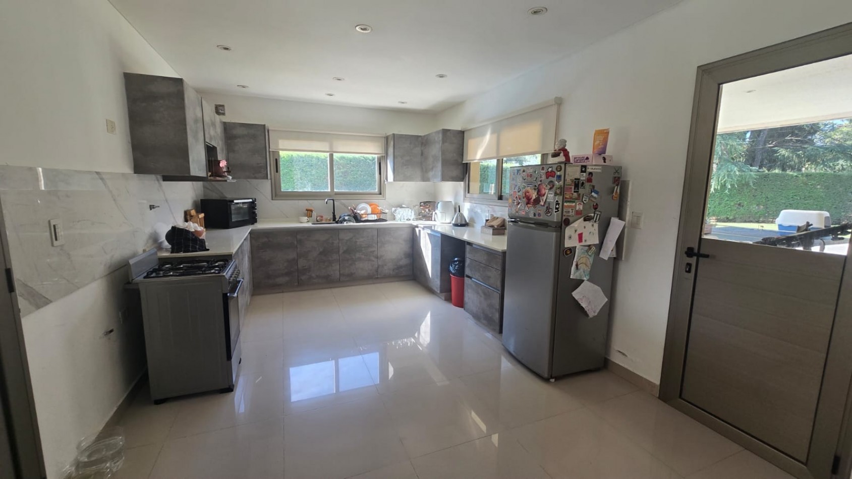 CASA 4 AMB. C/ PARQUE PISCINA QUINCHO Y ENTRADA P/ AUTOS, BARRIO EL CORTIJO